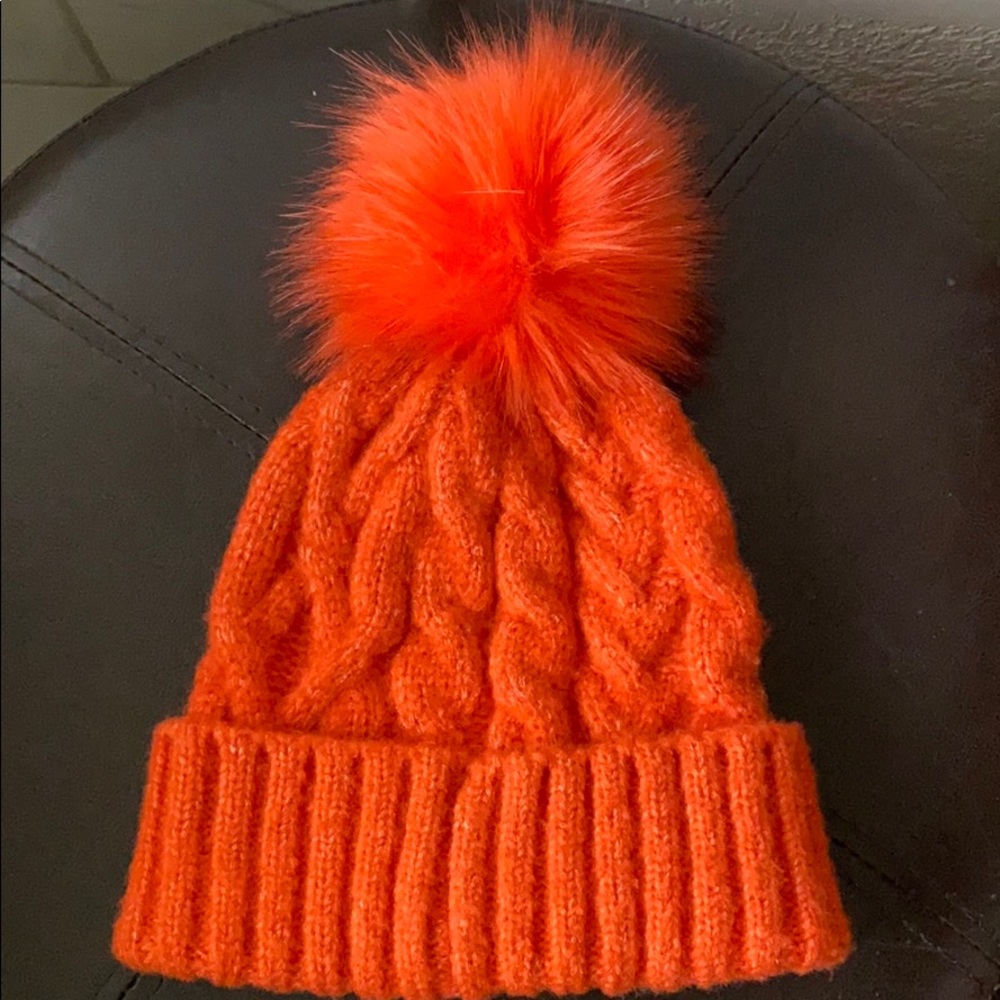 SOLD - TopShop cable knit hat